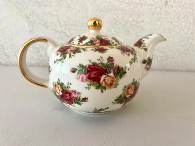 Royal Albert Old Country Roses Teapot