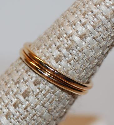 Size 6¾ Set of 2 Thin Classic Rings on Gold Tone Bands (1.8g)