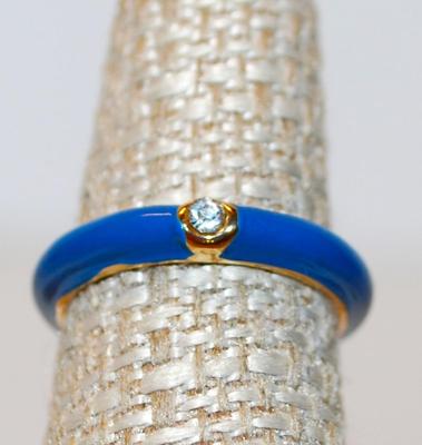 Size 7 Blue Enamel Ring with Solitaire Gold-Circled Clear Stone (3.1g)