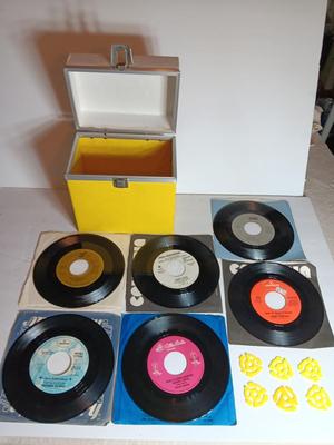 Collection of LP Albums 45 - George Burns - Johnny Carter records and others with case and middle spindles