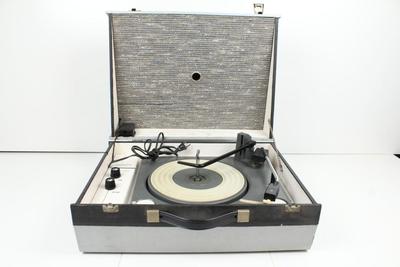Vintage Sears Silvertone 6260 Suitcase Record Player
