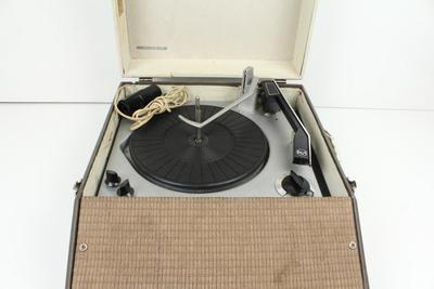 Vintage RCA VGP11T Suitcase Record Player