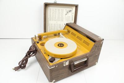 Vintage Newcomb EDT-28 Record Player