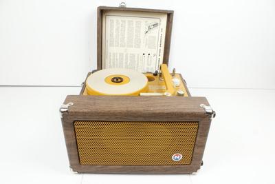 Vintage Newcomb EDT-28 Record Player