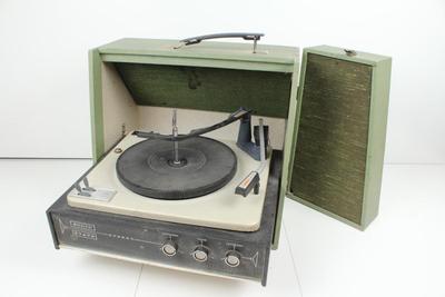 Vintage Sears Silvertone Model 6270 Suitcase Record Player