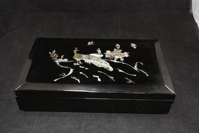 Vintage South Korean Lacquered Musical Smoking Box with Mother of Pearl 12