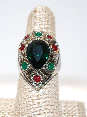 Size 8¼ Large Colorful Teardrop Shaped Ring with Red & Green Stone Surround and Pear Green Main Stone (10.4g)