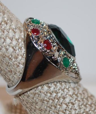 Size 8¼ Large Colorful Teardrop Shaped Ring with Red & Green Stone Surround and Pear Green Main Stone (10.4g)