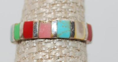 Size 5¾ STERLING SILVER Ring with Coral, Green, Red, Blue, Mother-of-Pearl Inlays (3.5g)