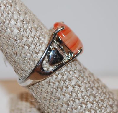 Size 8½ STERLING SILVER .925 Orange & Cream Ring with 2 Hearts On Band Design (5.8g)