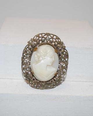 Beautiful Vintage White Cameo Oval Pin with Filigree Style Surround 1½" x 1¼"