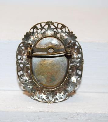 Beautiful Vintage White Cameo Oval Pin with Filigree Style Surround 1½" x 1¼"
