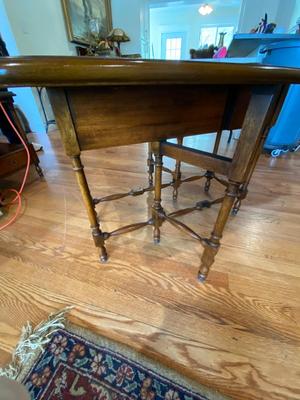 Antique Leaf Coffee Table with One Drawer