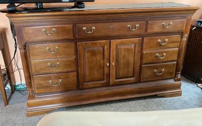 LOT 126: Five Piece Wood Bedroom Suite - King Size Frame, Two Dressers and 2 Night Stands