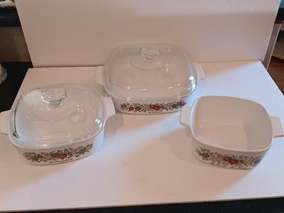 Three Corning Ware casserole dishes two with lids - Le Romarin Spice of life