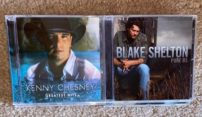 Excellent music on cd - Blake Shelton - Kenny Chesney - Dirks Bently - and more!