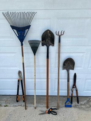 Outdoor Hand Tools - Lot of 8