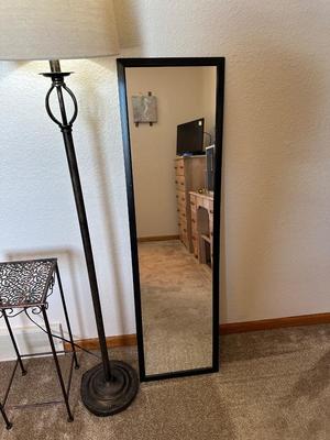 FLOOR LAMP, DOOR MIRROR AND TABLE/PLANT STAND