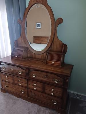 6 DRAWER DRESSER WITH MIRROR AND HIDDEN STORAGE COMPARTMENTS