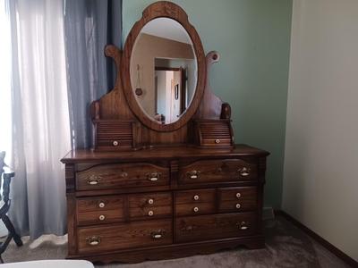 6 DRAWER DRESSER WITH MIRROR AND HIDDEN STORAGE COMPARTMENTS