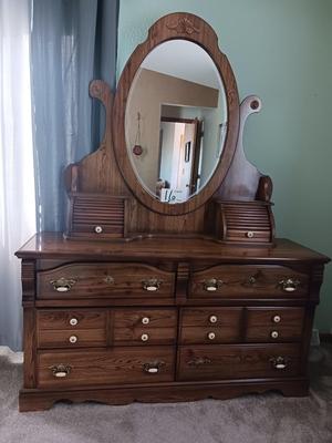 6 DRAWER DRESSER WITH MIRROR AND HIDDEN STORAGE COMPARTMENTS