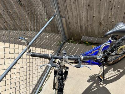 MONGOOSE EFX ALUMINUM 21 SPEED MOUNTAIN BIKE