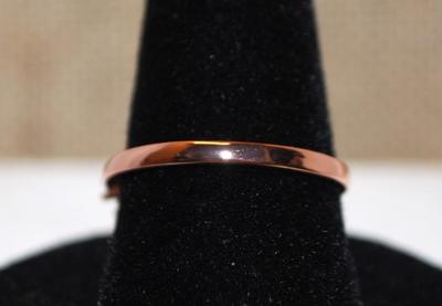 Size 6¼ Single White Faux Pearl Ring with Side Accents on a Rose Gold Band (1.8g)