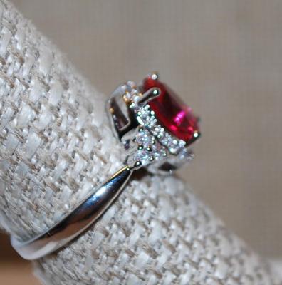 Size 7 Red/Pink Cushion Cut Stone Ring with Pointed Side Accents on a Silver Tone Band (3.2g)