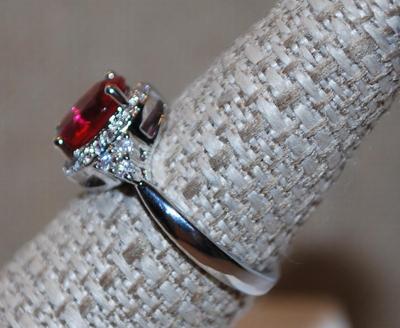 Size 7 Red/Pink Cushion Cut Stone Ring with Pointed Side Accents on a Silver Tone Band (3.2g)