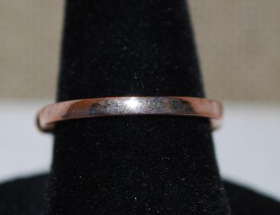 Size 6¼ Red Side Rectangle Stone Ring with a Frame Style Glitter Setting on a Rose Gold Band (4.2g)