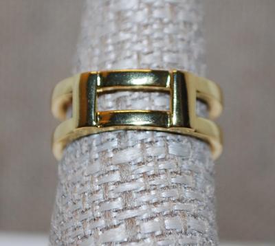 Size 7 Split 2 Tier Setting & Clear Stones Ring on a Gold Tone Band (5.1g)