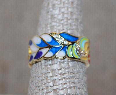 Size 7 Very Colorful Enamel Style Ring on a Gold Tone Band (5.5g)