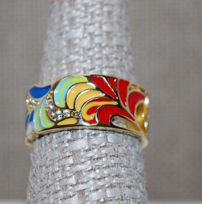 Size 7 Very Colorful Enamel Style Ring on a Gold Tone Band (5.5g)