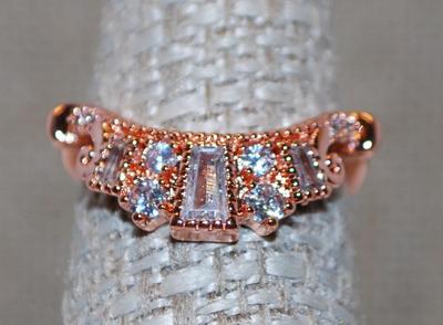 Size 6 Rose Gold Ring with Clear Accents (2.9g)