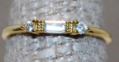 Size 7 Clear Rectangle Stone Ring with Side Gold Accents on a Gold Tone Band (1.3g)