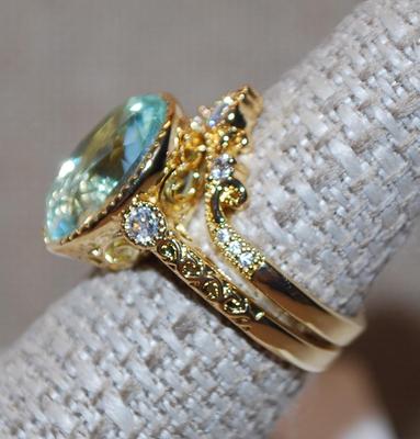 Size 7 Light Blue Oval Stone in a 2 Ring Set in Gold Tone (6.2g)