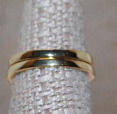 Size 7 Light Blue Oval Stone in a 2 Ring Set in Gold Tone (6.2g)