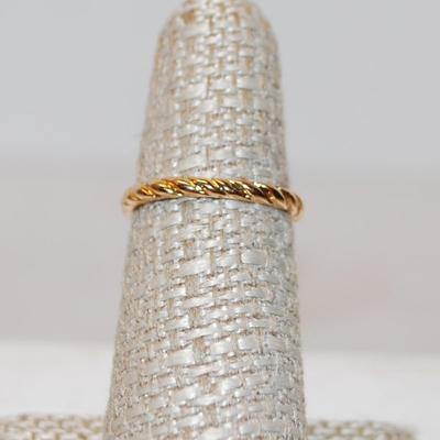 Size 6½ Small Gold Tone Heart & Band Ring (1.7g)