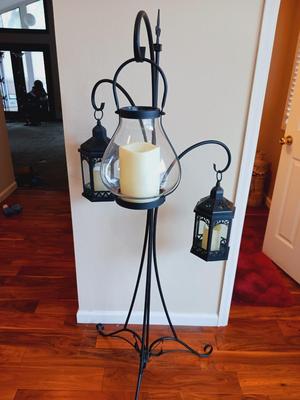 TRIPLE HOOK STAND WITH 3 CANDLE LANTERNS