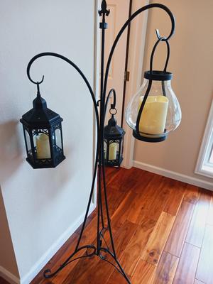 TRIPLE HOOK STAND WITH 3 CANDLE LANTERNS