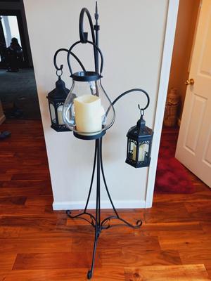 TRIPLE HOOK STAND WITH 3 CANDLE LANTERNS
