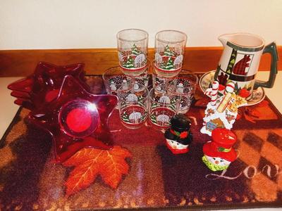 CHRISTMAS GLASSES AND SERVEWARE