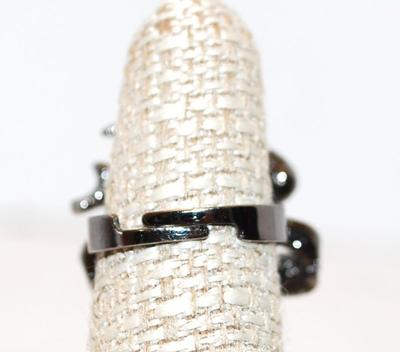 Size 7 Bowtie Split-Band Ring with Centered 5 Black Stones and Clear Stones Surround (9.4g)