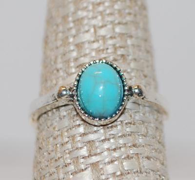 Size 8 Small Oval Turquoise-Styled Ring with Rope & 2 Spheres Surround (2.1g)