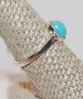 Size 8 Small Oval Turquoise-Styled Ring with Rope & 2 Spheres Surround (2.1g)