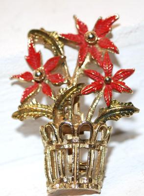 Vintage Poinsettia Styled Gold Tone & Red Pin 1½" x ½"