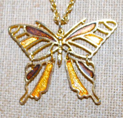 Golds & Ambers Butterfly PENDANT (2¼" x 1¾") with 3 Moveable Sections on a Gold Tone Necklace Chain 18" L