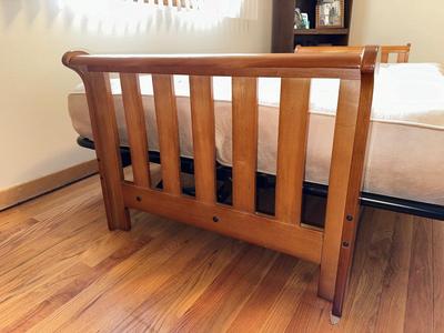 NICE LOOKING FUTON