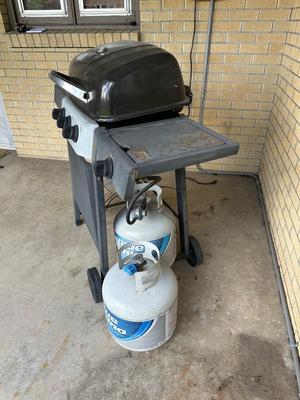 BACKYARD GRILL 3-BURNER GAS GRILL WITH SIDE BURNER, GRILL BASKETS AND 2 PROPANE TANKS