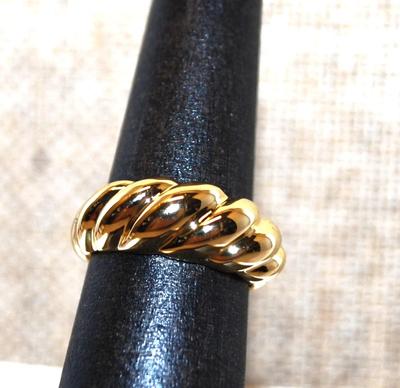 Size 5 All Gold Tone Ring with Swirls on Half the Band (4.1g)